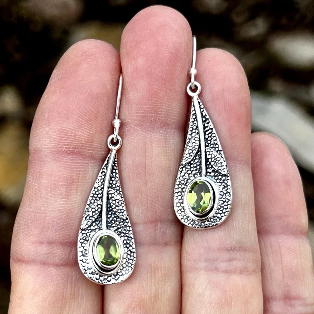 Sundance NEW $138 Green Peridot Sterling Silver August Birthstone Leaf Earrings